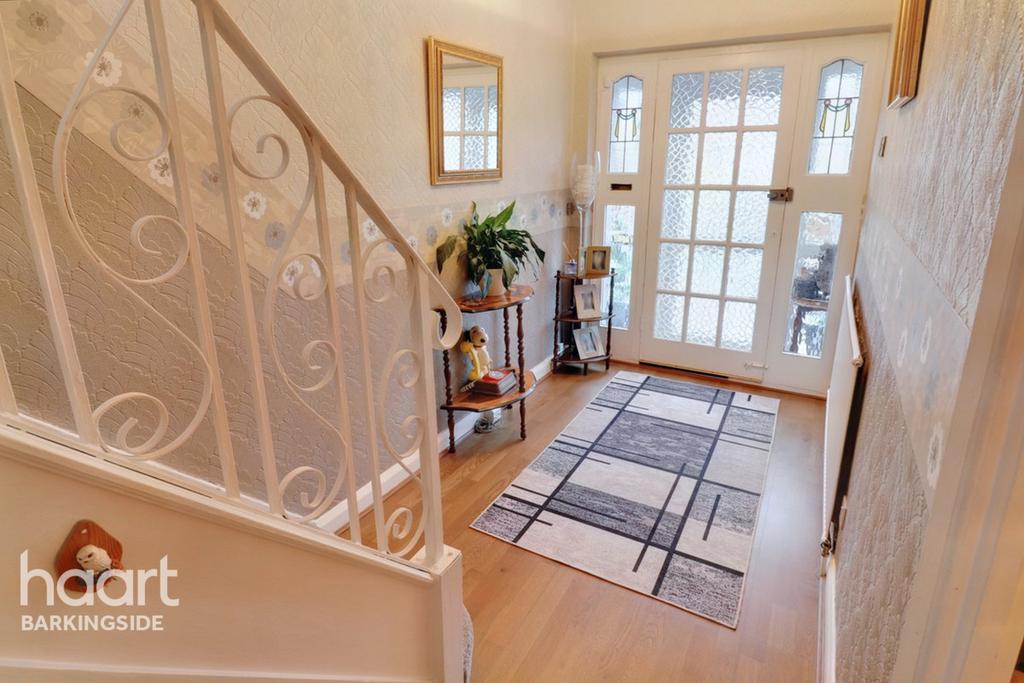 Ardwell Avenue, Barkingside 3 bed semidetached house for sale £600,000