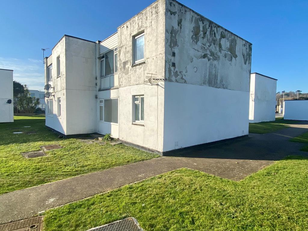 Jelbert Way, Eastern Green, Penzance... 2 bed flat £90,000