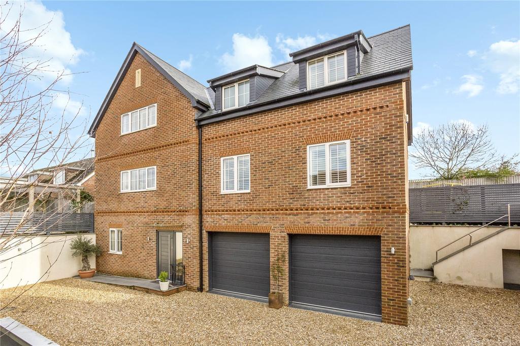 The Hollow, Chirton, Devizes, Wiltshire, SN10 5 bed detached house £