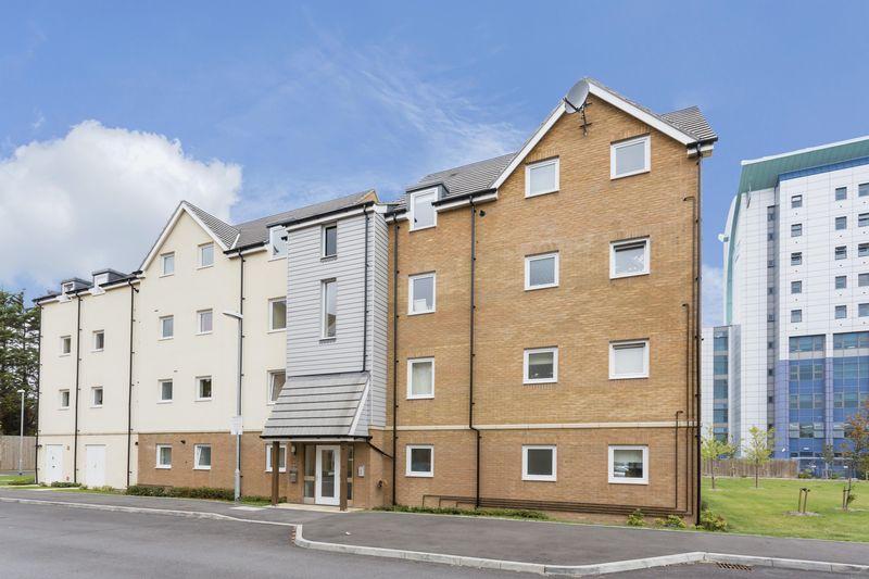 Tudor Crescent, Cosham 2 bed apartment £1,100 pcm (£254 pw)