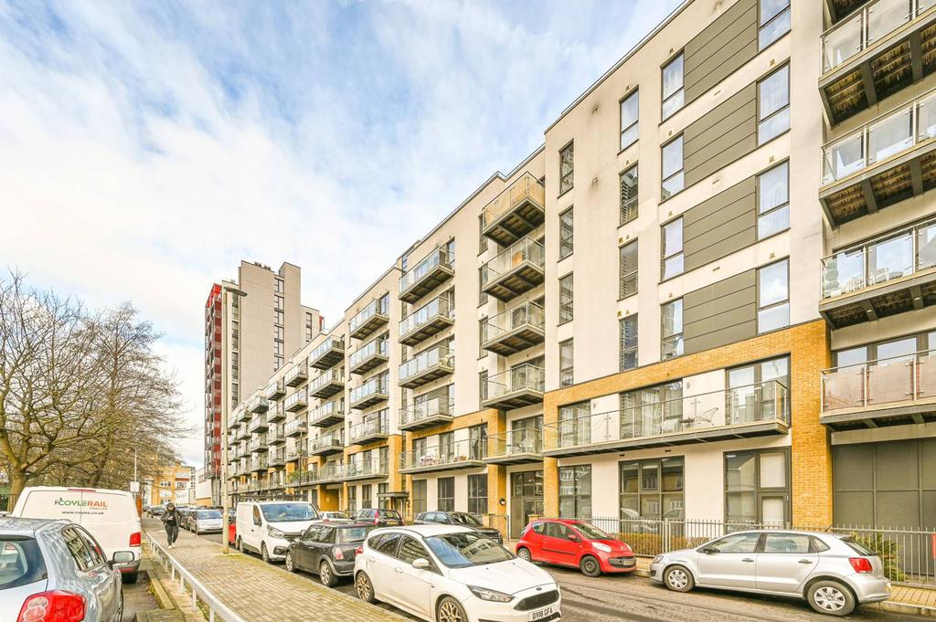 Gwynne Road, Battersea, London, SW11 2 bed flat for sale £525,000