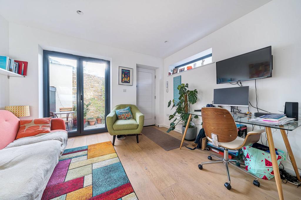 Wildfell Road, Catford, London, SE6 1 bed mews £350,000