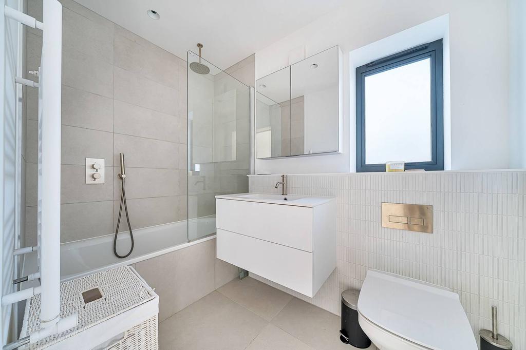 Wildfell Road, Catford, London, SE6 1 bed mews £350,000