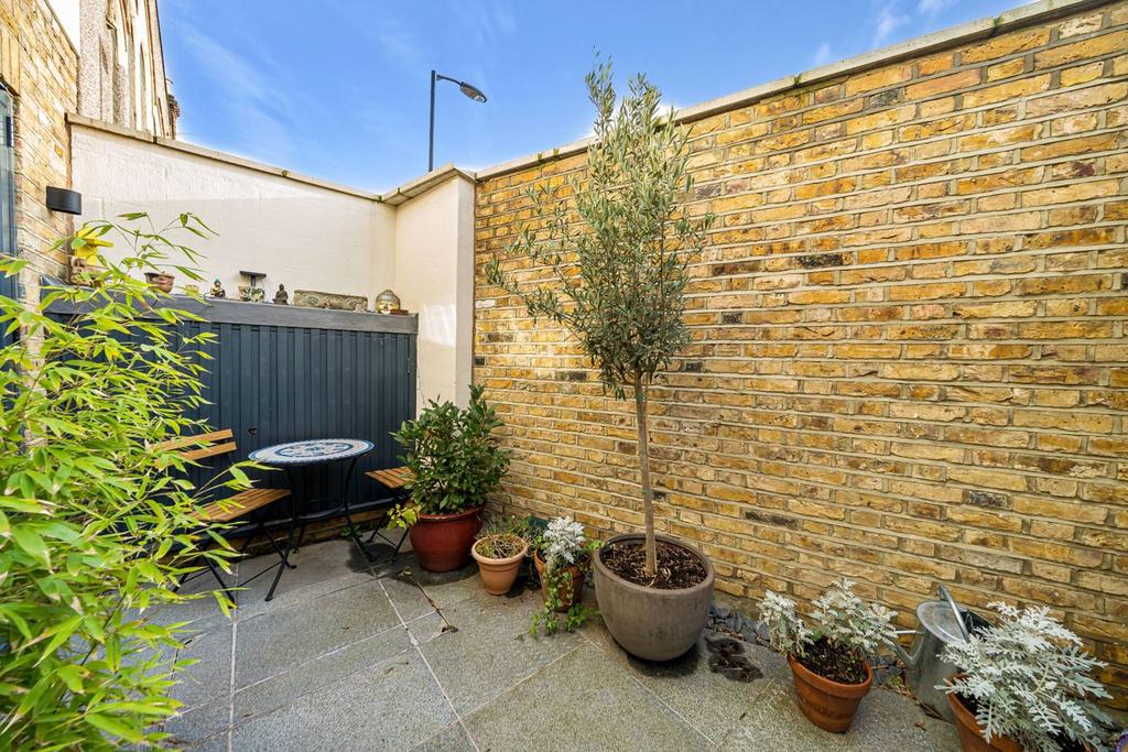 Wildfell Road, Catford, London, SE6 1 bed mews £350,000