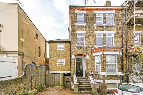 2 bedroom flat to rent - Central Hill, Crystal Palace, London, SE19