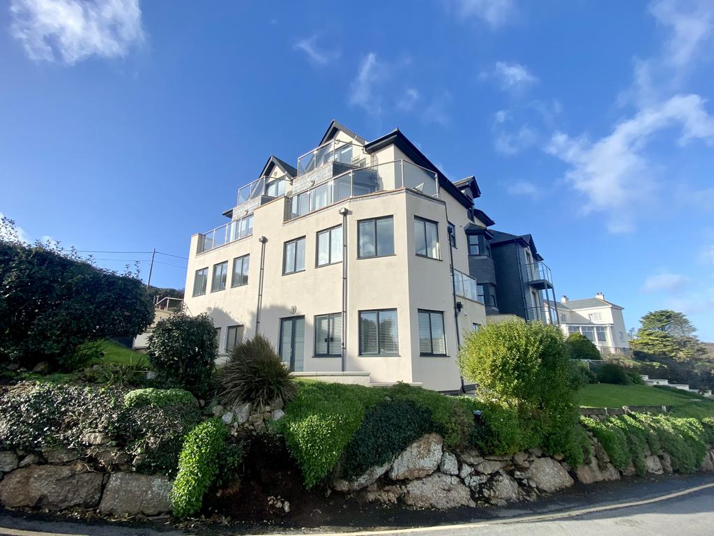 Beachcomber, Flat 5 Cyan Apartments , Porthcurno,