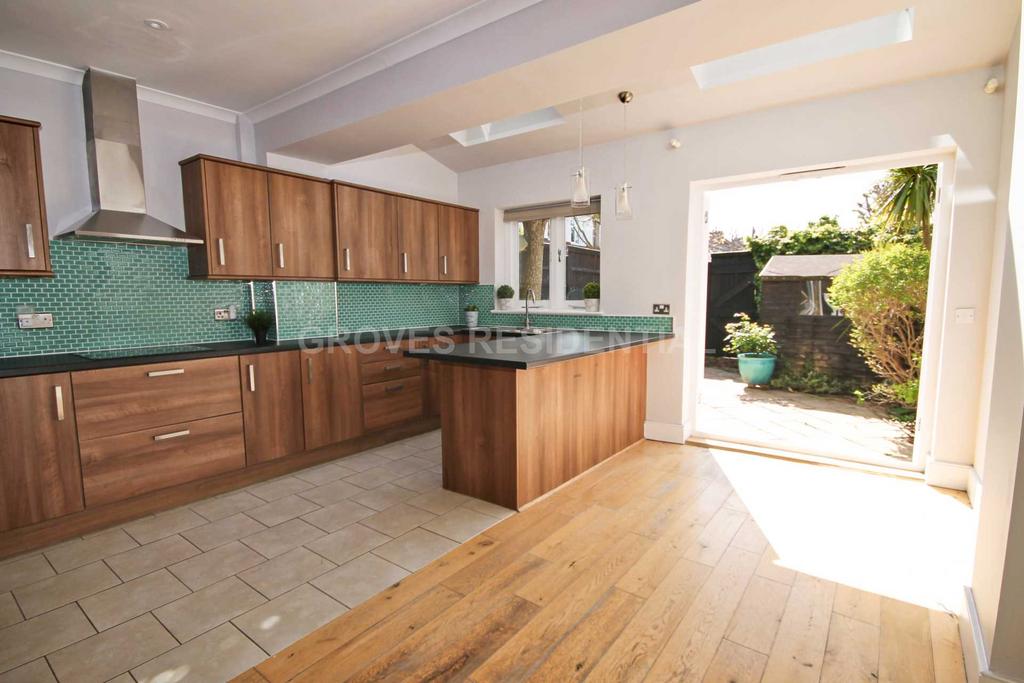 Kingscote Road, New Malden 3 bed terraced house £646,000