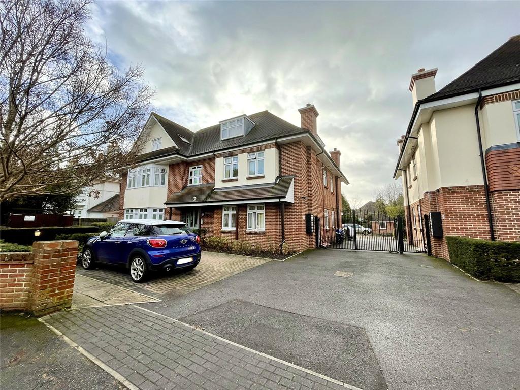 Milton Road, Bournemouth, Dorset, BH8 3 bed apartment £1,600 pcm (£