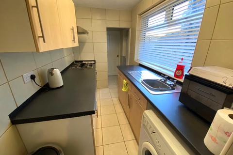 3 bedroom terraced house to rent, Newlands Street, Stoke-on-Trent, ST4