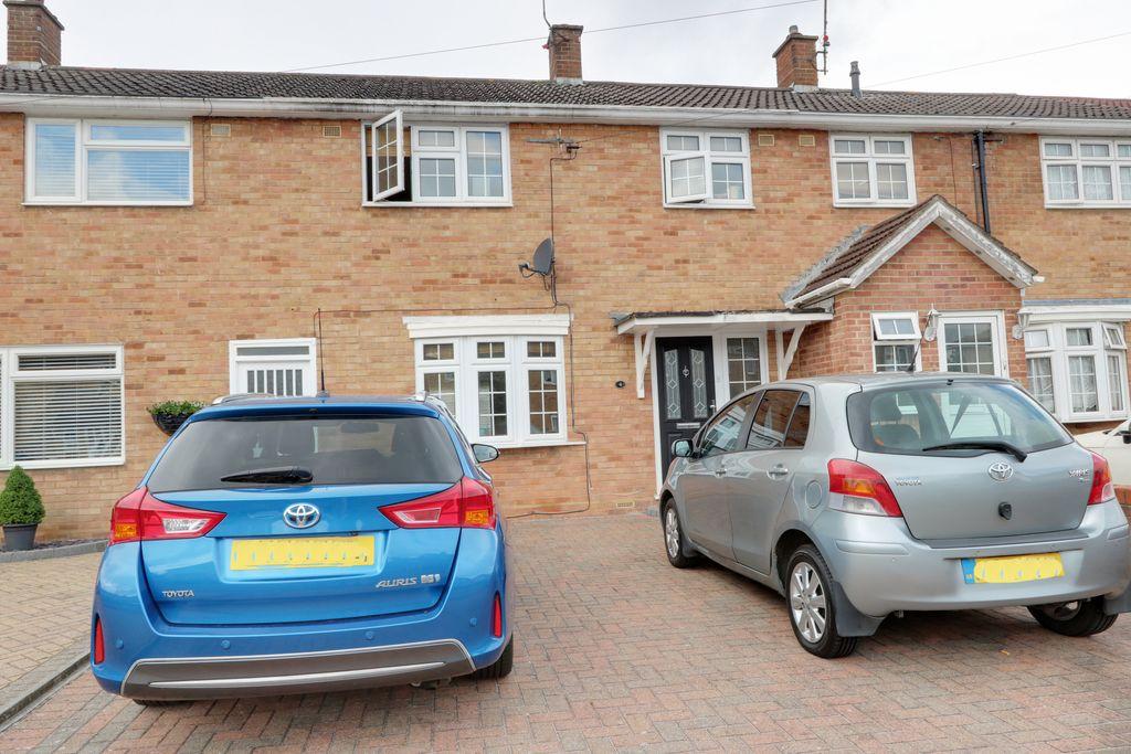 Chelmer Drive, Hutton, BRENTWOOD CM13 1NR 3 bed terraced house £1,500