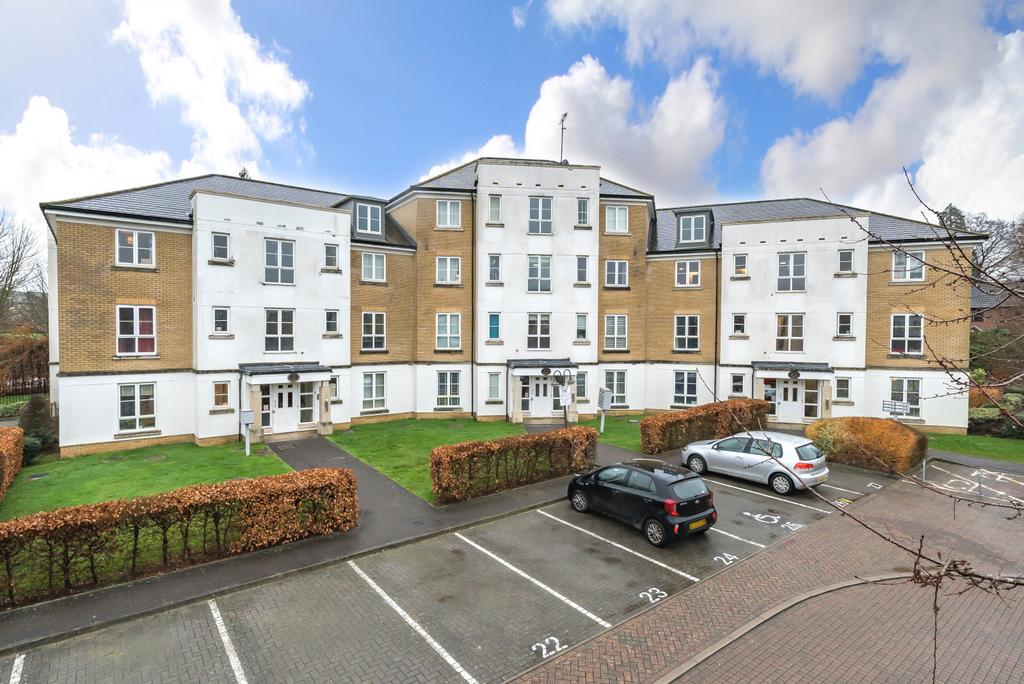 Tudor Way, Knaphill, Woking, GU21 2 bed apartment for sale £285,000