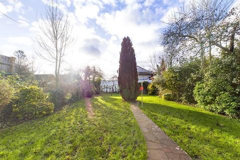3 bedroom semi-detached house to rent, Pinner Road, Northwood, HA6