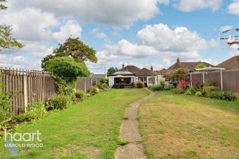 10 Coleridge Road, Romford, RM3 7BB