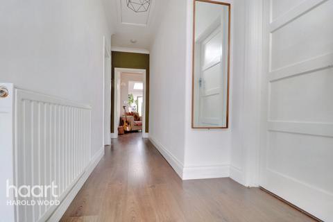10 Coleridge Road, Romford, RM3 7BB