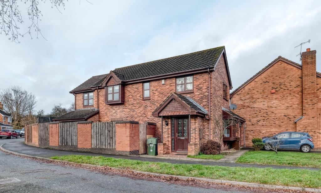 Yew Tree Drive, Bromsgrove, B60 1AL 5 bed detached house £450,000
