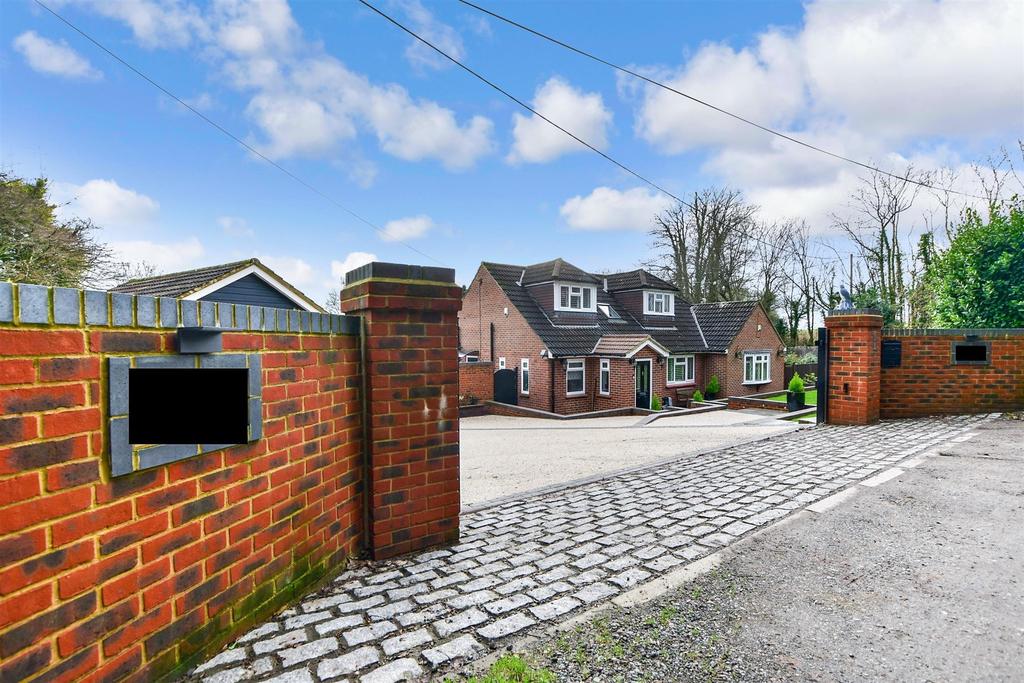 Pilgrims Way, Trottiscliffe, West... 3 bed bungalow £1,140,000