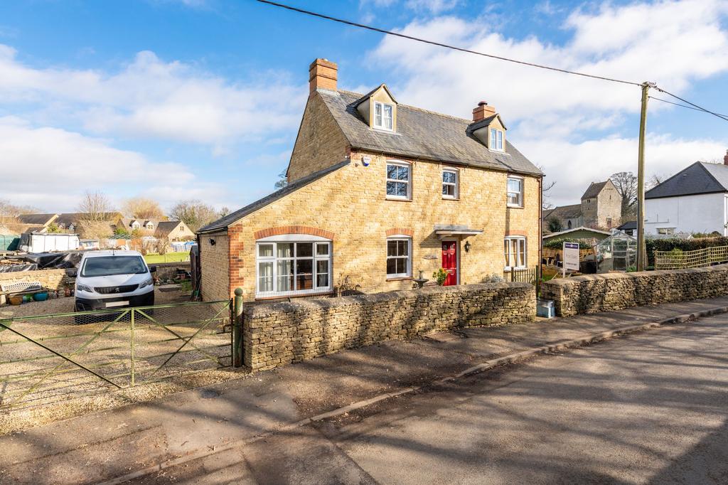 Church Road, Ardley, OX27 3 bed detached house £600,000