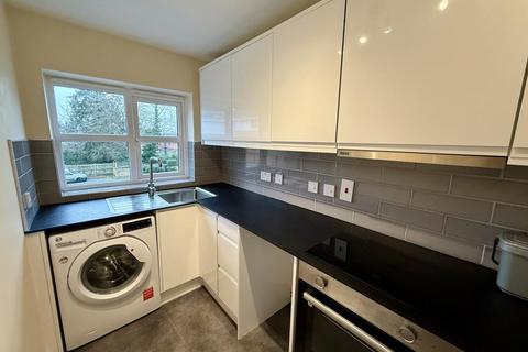 2 bedroom flat to rent, Old Bracknell Lane East,  Bracknell,  RG12