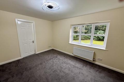 2 bedroom flat to rent, Old Bracknell Lane East,  Bracknell,  RG12