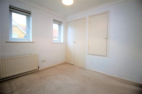 2 bedroom end of terrace house to rent, Porchester Road, CM12