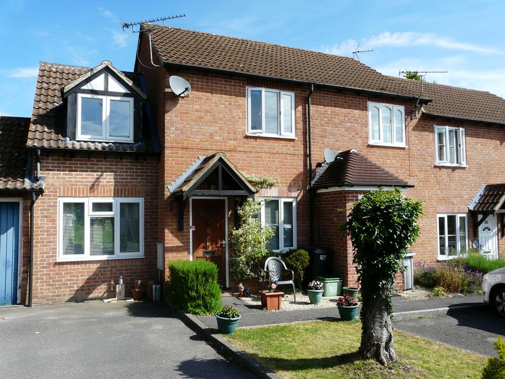 Shalbourne Close, Hungerford RG17 2 bed terraced house £279,950