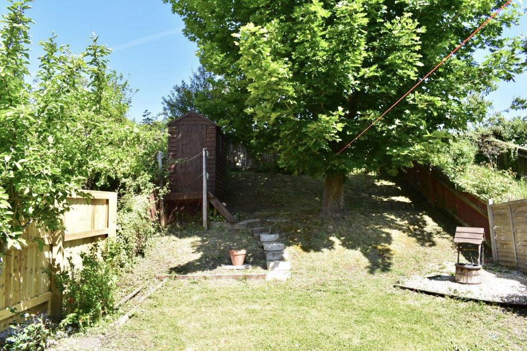 Shalbourne Close, Hungerford RG17 2 bed terraced house £279,950