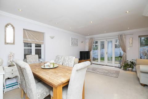 12 Regents Place, Loughton, IG10 4PP