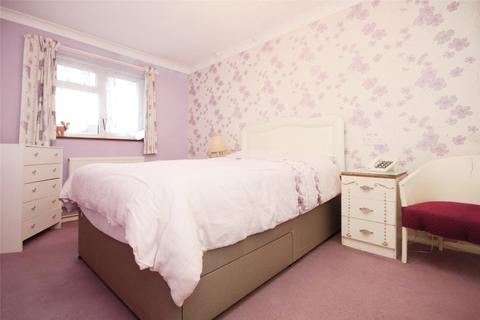 2 bedroom bungalow for sale - Pine Close, Wickford, Essex, SS12