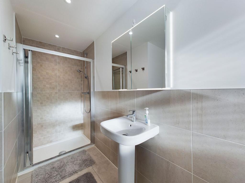 En suite to bedroom one