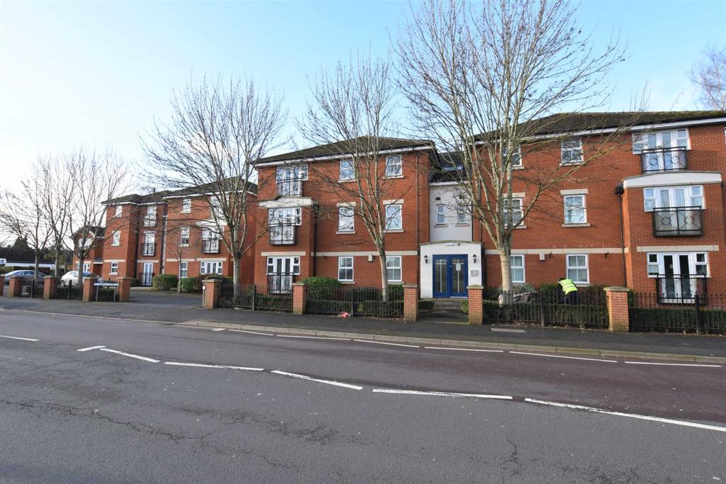 Bath Road, Worcester 2 bed flat £775 pcm (£179 pw)
