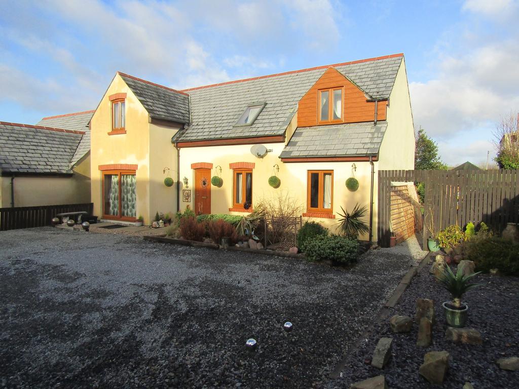 Llys Y Crofft, Whitland, Carmarthenshire. 3 bed detached house for sale £279,500