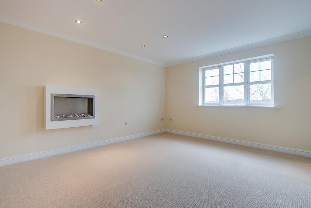 Long Saw Drive, Northfield, Birmingham, B31 5BN 2 bed flat £150,000