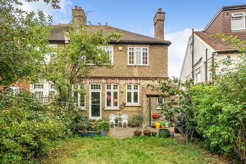 4 Pinewood Road, Bromley, BR2 9AD