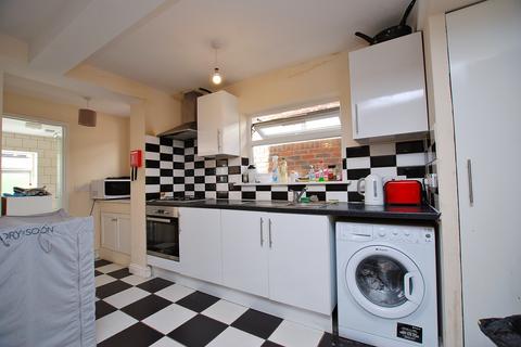 5 bedroom semi-detached house to rent, Aldershot Road, Guildford, Surrey, GU2