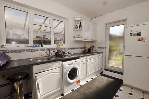 3 bedroom apartment to rent, Aldershot Road, Guildford, Surrey, GU2