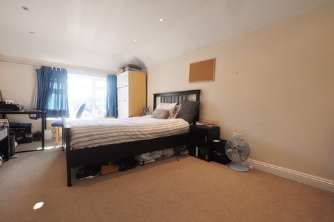 2 bedroom apartment to rent, Aldershot Road, Guildford, Surrey, GU2