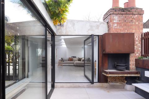 undefined, Vernon Yard, Notting Hill, W11
