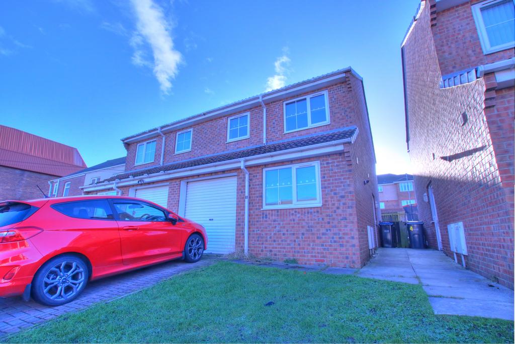 Lintzford Mews, Easington Colliery, SR8 3 bed terraced house £575 pcm