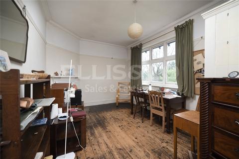 4 bedroom semi-detached house for sale - Corringham Road, London, NW11