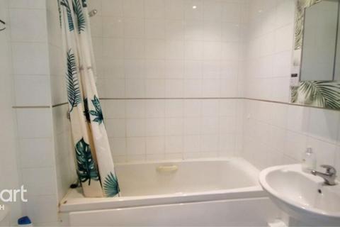 1 bedroom apartment to rent, Bath Road, Slough