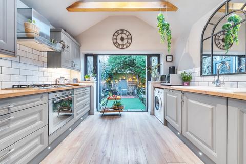 2 Beech Road, Weybridge, KT13 9QF