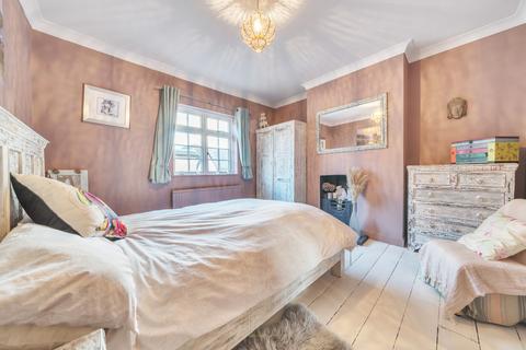2 Beech Road, Weybridge, KT13 9QF
