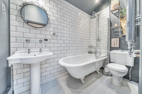 2 Beech Road, Weybridge, KT13 9QF