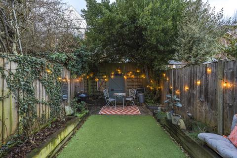 2 Beech Road, Weybridge, KT13 9QF