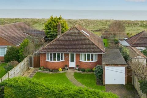 4 bedroom detached bungalow for sale - Bush Road , Winterton-On-Sea