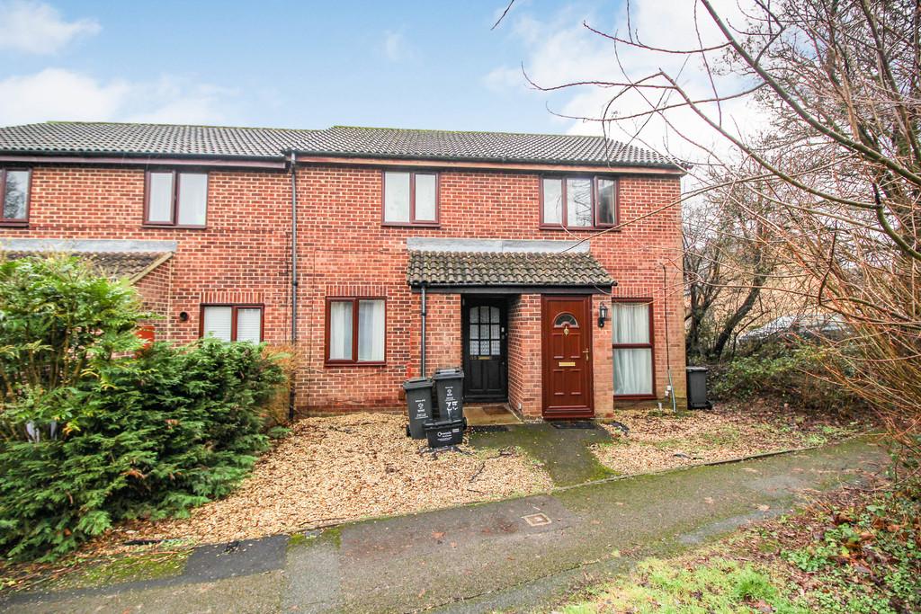 Ascham Road, Grange Park, Swindon 2 bed ground floor £900
