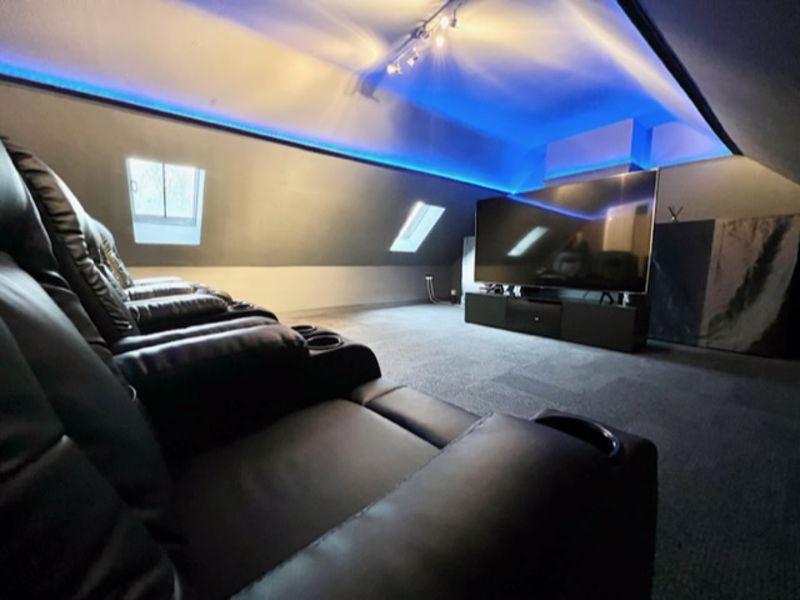 Bedroom 3 / Cinema