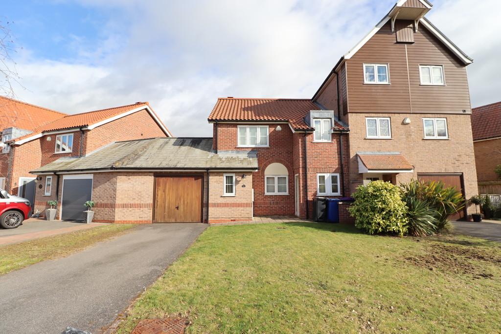 Park Lane, Burton Waters, Lincoln 3 bed semidetached house £245,000