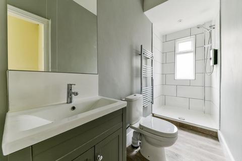 1 bedroom apartment to rent, Earls Court , London