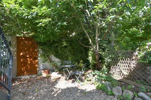 53a Defoe Road, London, N16 0EH